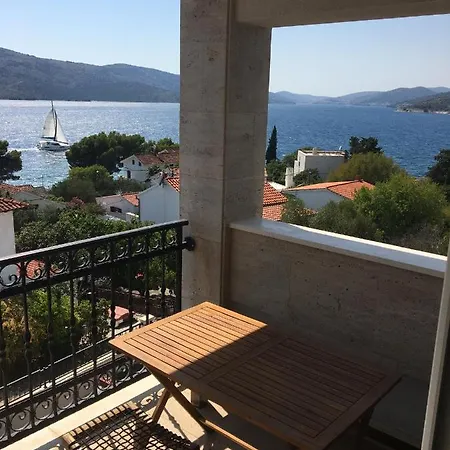 Sea View Apartment *