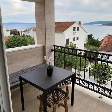 Apartment Sea View Seget Vranjica