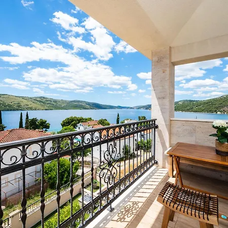 Sea View Apartman *