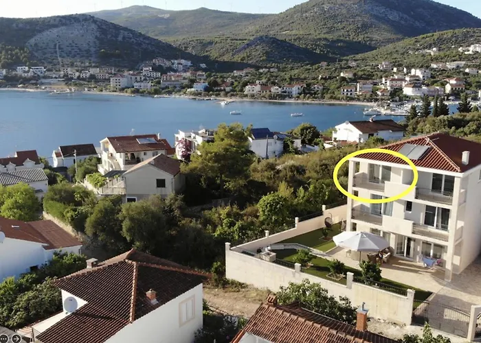 Apartment Sea View Seget Vranjica