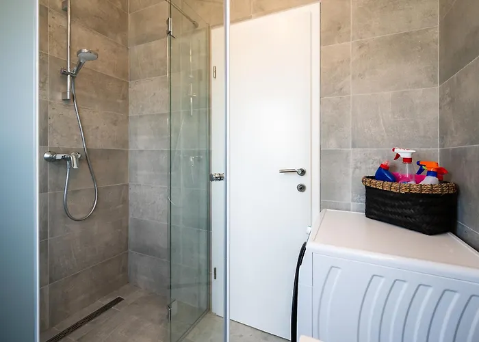 Apartment Sea View Seget Vranjica