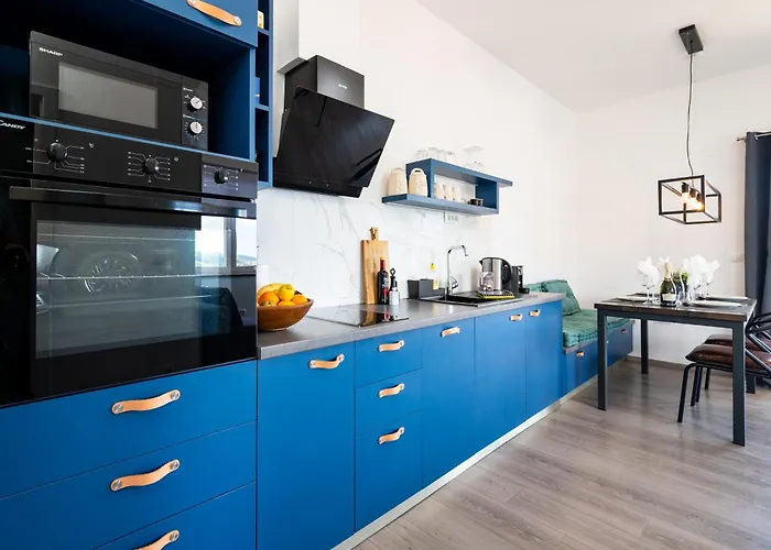 Sea View Apartment *