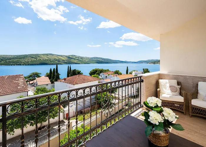 Sea View Apartment Seget Vranjica